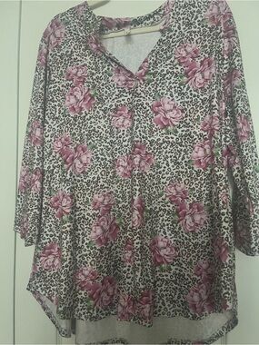 Floral top size 2X by Celeste